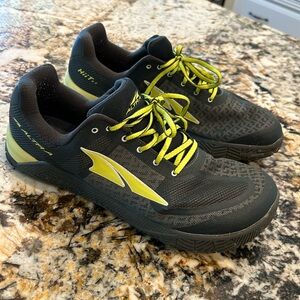 Men’s Altra HiiT XT Cross Training shoes very nice condition size 12